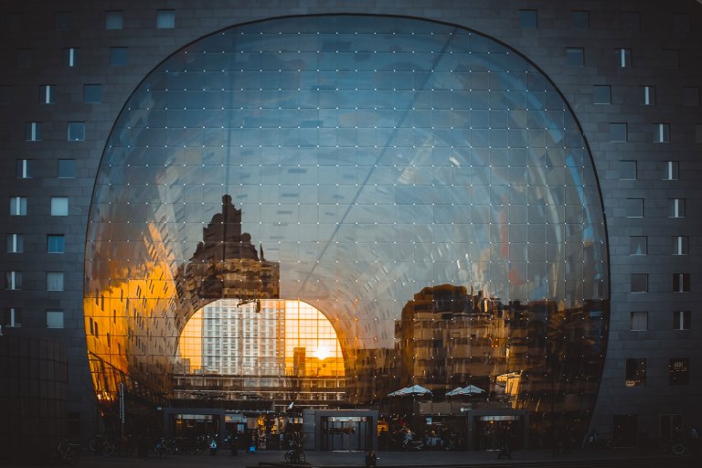 Reflection-of-cityscape-Rotterdam-on-the-facade-of-Market-Hall