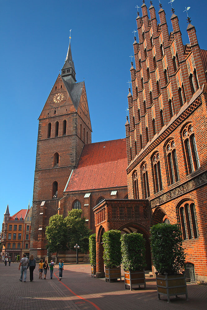 red-threat_Marktkirche-und-Altes-Rathaus-Hannover